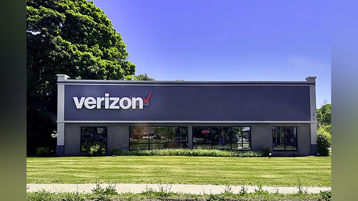 Verizon network outage: Some wireless customers can’t place calls or access data