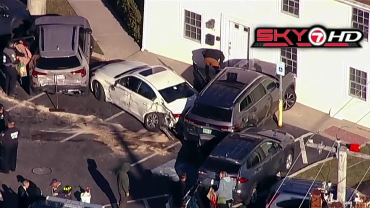 Crews respond to crash in Beverly