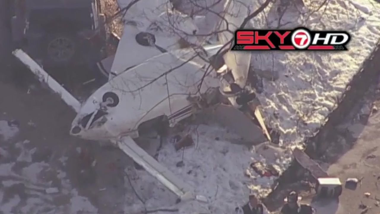 Small plane crashes into Nashua, NH neighborhood, pilot injured