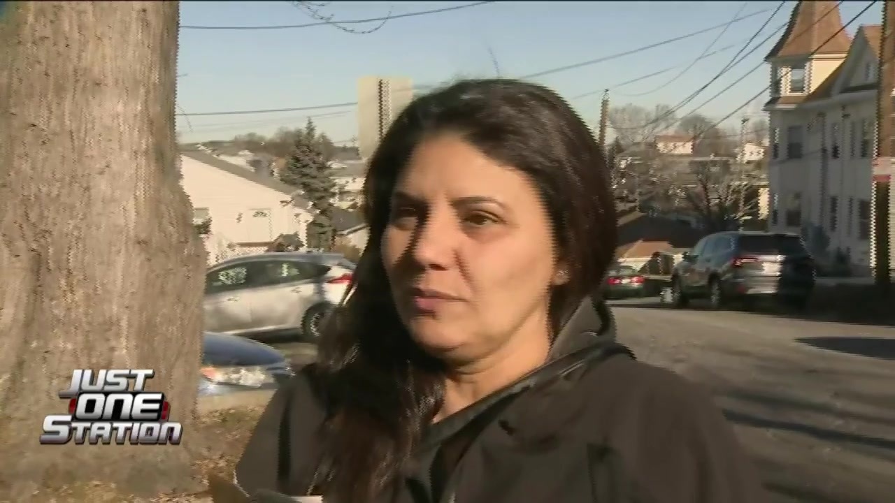 REVERE, MASS. (WHDH) - A Brazilian woman with family ties to White House press secretary Karoline Leavitt will be released from ICE custody while she<a class="excerpt-read-more" href="https://whdh.com/news/just-one-station-revere-woman-with-ties-to-white-house-released-from-ice-custody-mother-speaks-to-7news/">Read More</a>