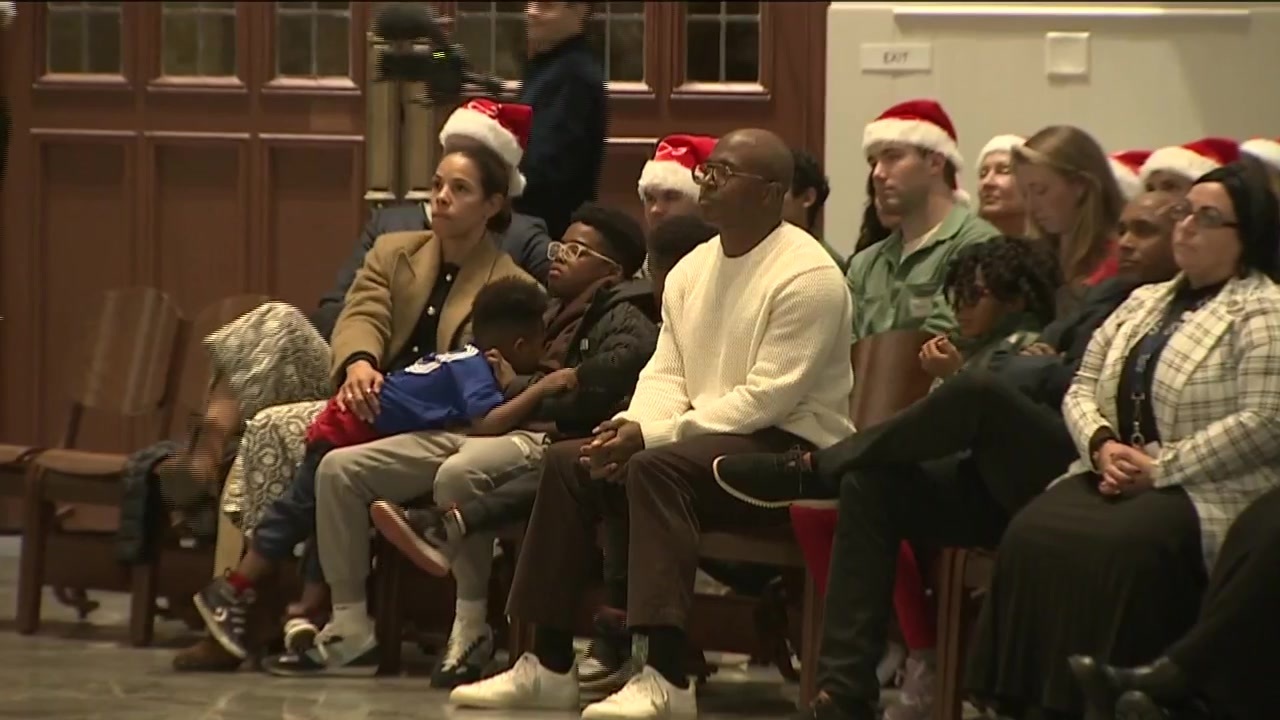 Former Patriot teams up with nonprofit to deliver gifts to thousands of kids for โCoreyโs Christmasโ