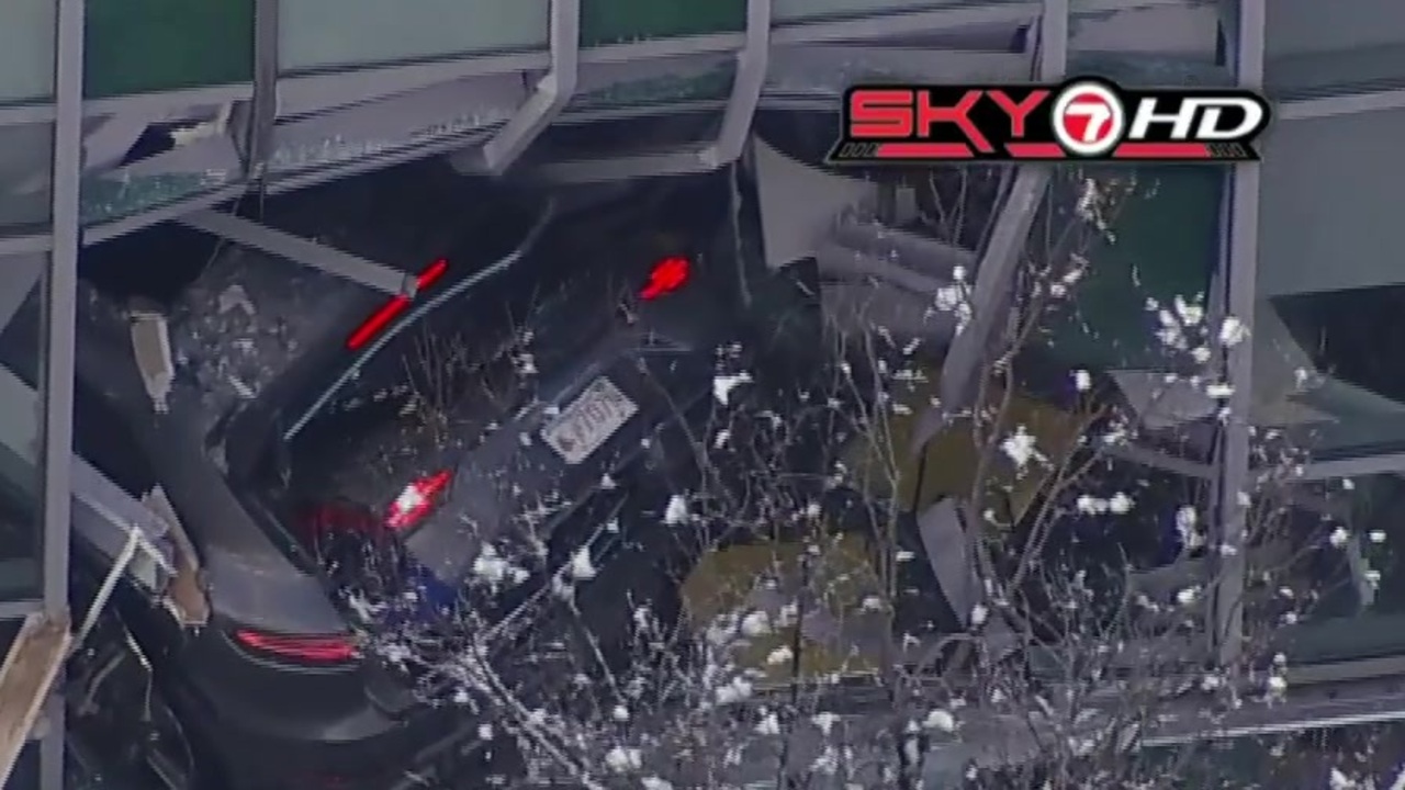 2 hurt, driver arrested when stolen car crashes into Cambridge building