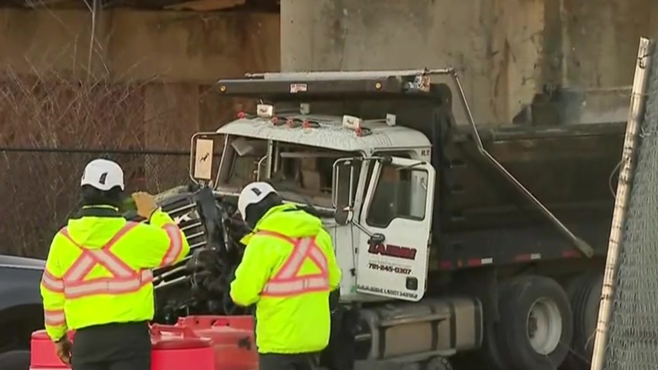 2 injured in crash that sent truck off Boston overpass