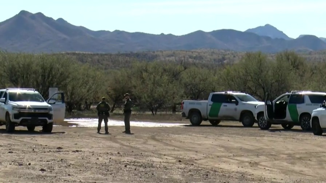 A man who authorities say was involved in a human smuggling operation was shot Tuesday in an exchange of gunfire with the U.S. Border Patrol<a class="excerpt-read-more" href="https://whdh.com/news/shooting-involving-border-patrol-leaves-1-in-critical-condition-near-us-mexico-border/">Read More</a>