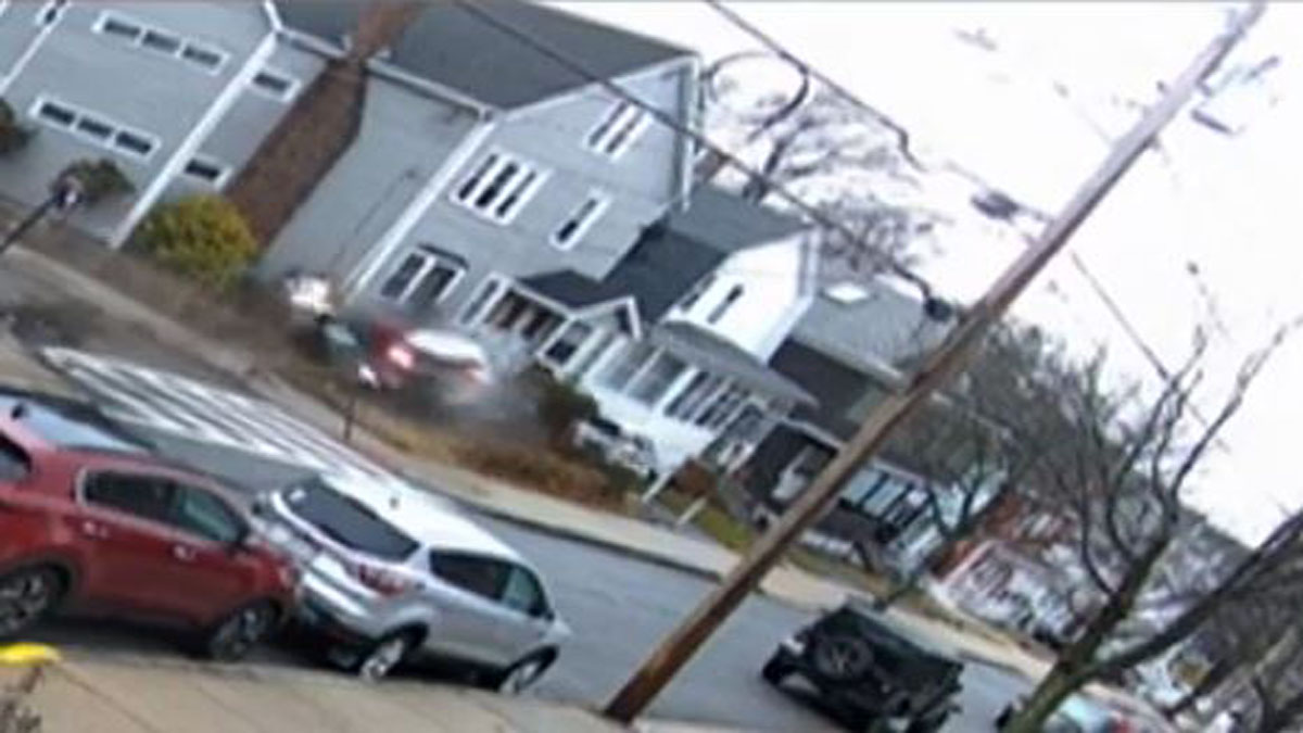 EVERETT, MASS. (WHDH) - A wild crash in Everett on Sunday morning left the front stairs of a home damaged and it was caught on<a class="excerpt-read-more" href="https://whdh.com/news/police-looking-for-driver-responsible-for-chaotic-crash-in-everett/">Read More</a>