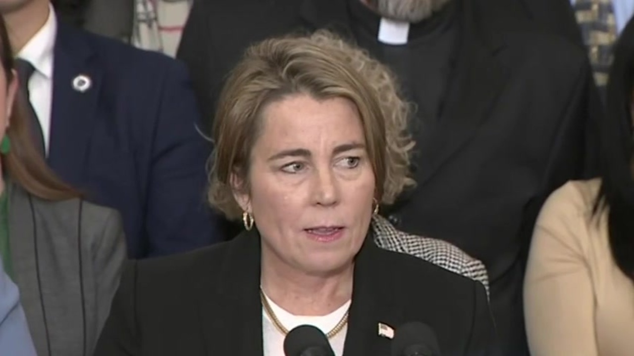 BOSTON (WHDH) - Massachusetts Governor Maura Healey filed legislation Thursday to keep U.S. Immigration and Customs Enforcement (ICE) out of courthouses, schools, child care programs, hospitals and churches, in<a class="excerpt-read-more" href="https://whdh.com/news/healey-files-legislation-to-keep-ice-agents-out-of-courthouses-schools-hospitals-churches/">Read More</a>
