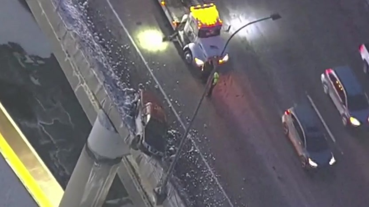 BOSTON (WHDH) - A pickup truck crashed into Zakim Bridge barrier Thursday morning.SKY7HD was over the scene, where the truck could be seen partly over<a class="excerpt-read-more" href="https://whdh.com/news/pickup-truck-removed-from-edge-of-zakim-bridge-in-boston/">Read More</a>