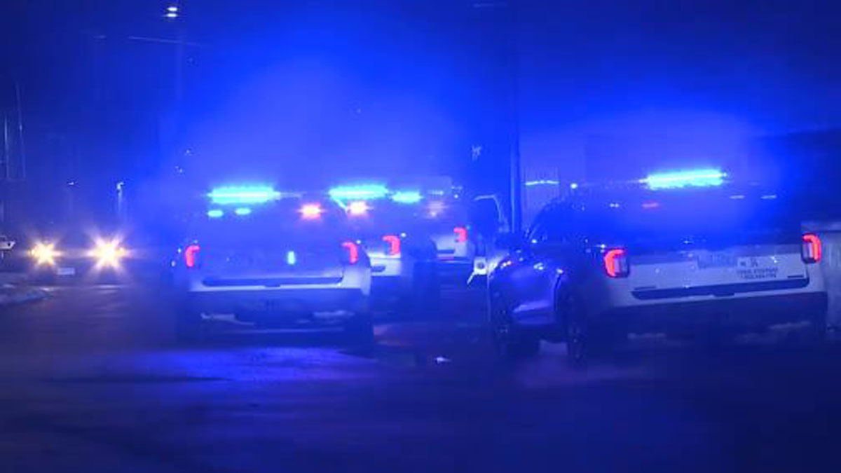 BOSTON (WHDH) - A man was rushed to the hospital early Sunday morning as officers investigated a shooting incident in Roxbury, officials said.Officers responding to<a class="excerpt-read-more" href="https://whdh.com/news/investigation-underway-afer-roxbury-shooting-leaves-man-hospitalized/">Read More</a>