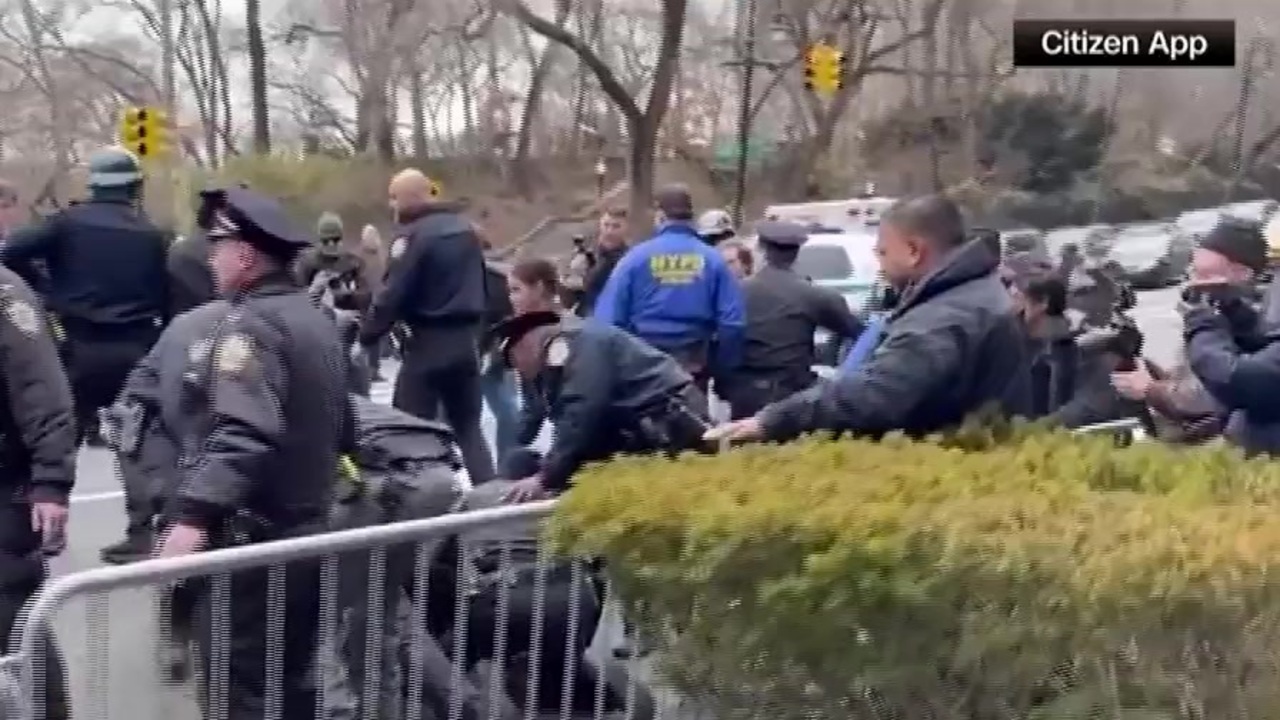 IED thrown near NYC mayor’s home and 2 other devices are being investigated as ISIS-inspired terrorism, NYPD commish says