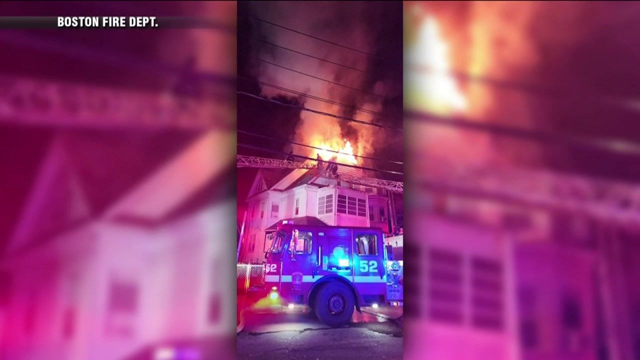 Fire forces out 22 from Dorchester home