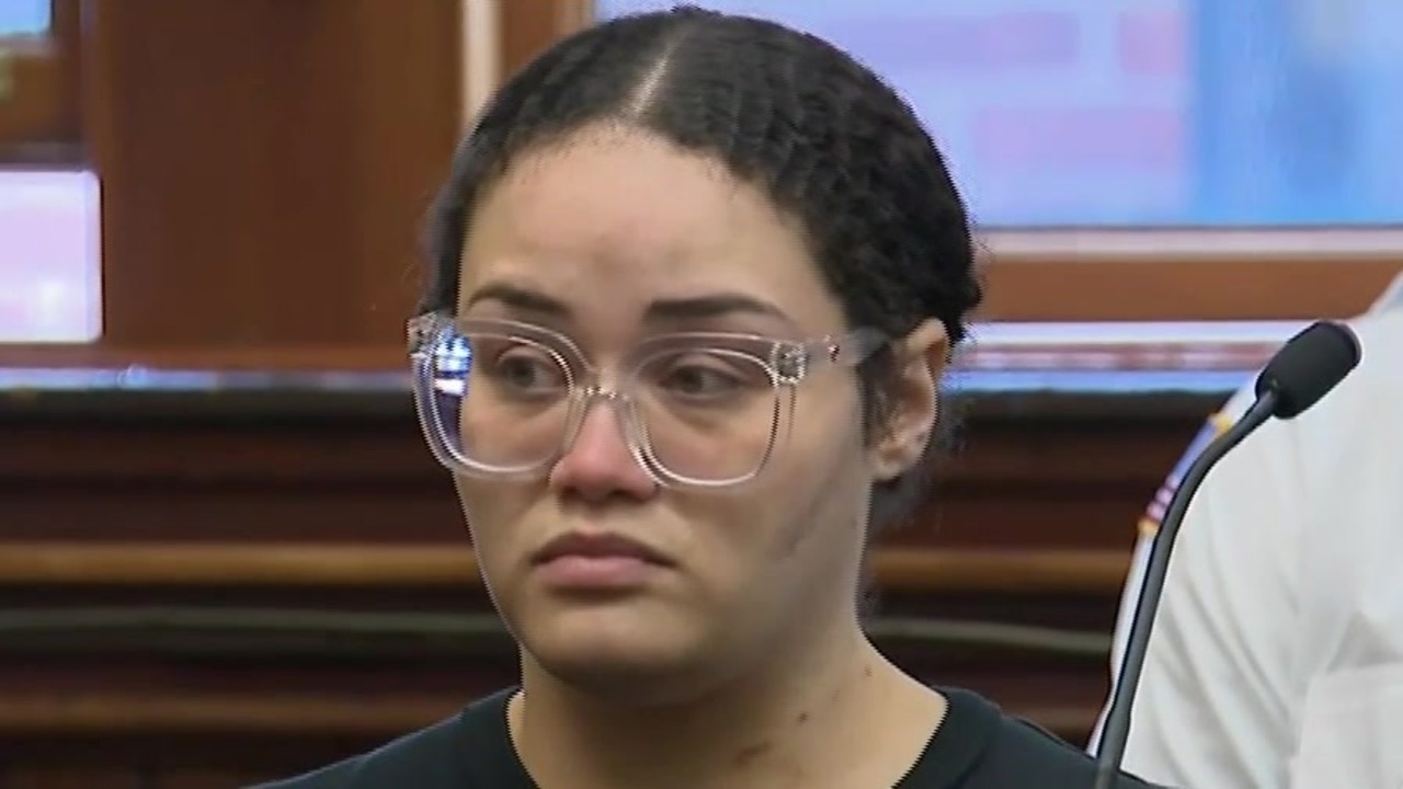 Woman accused of stabbing boyfriend in South Boston pleads not guilty