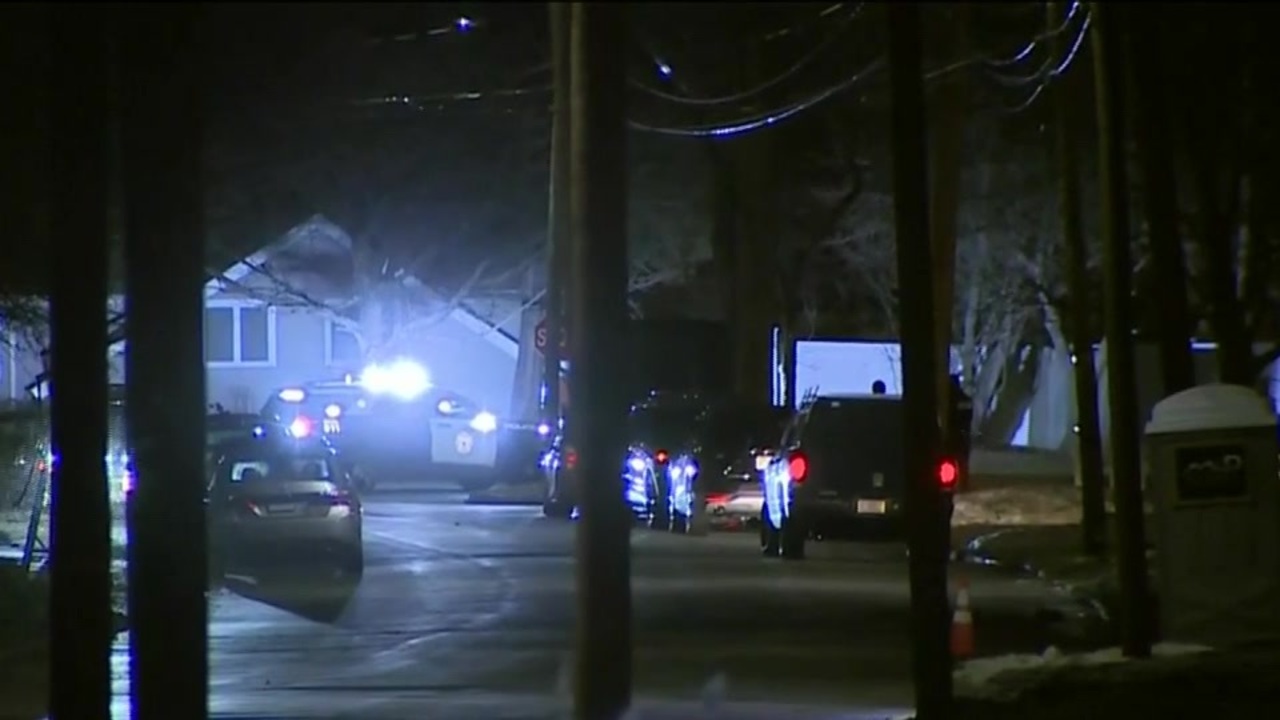 DANVERS, MASS. (WHDH) - An 18-year-old Bishop Fenwick High School senior was arrested Thursday, and is accused of killing a 68-year-old woman at her home<a class="excerpt-read-more" href="https://whdh.com/news/18-year-old-student-accused-of-killing-danvers-woman-in-random-attack-police-say/">Read More</a>