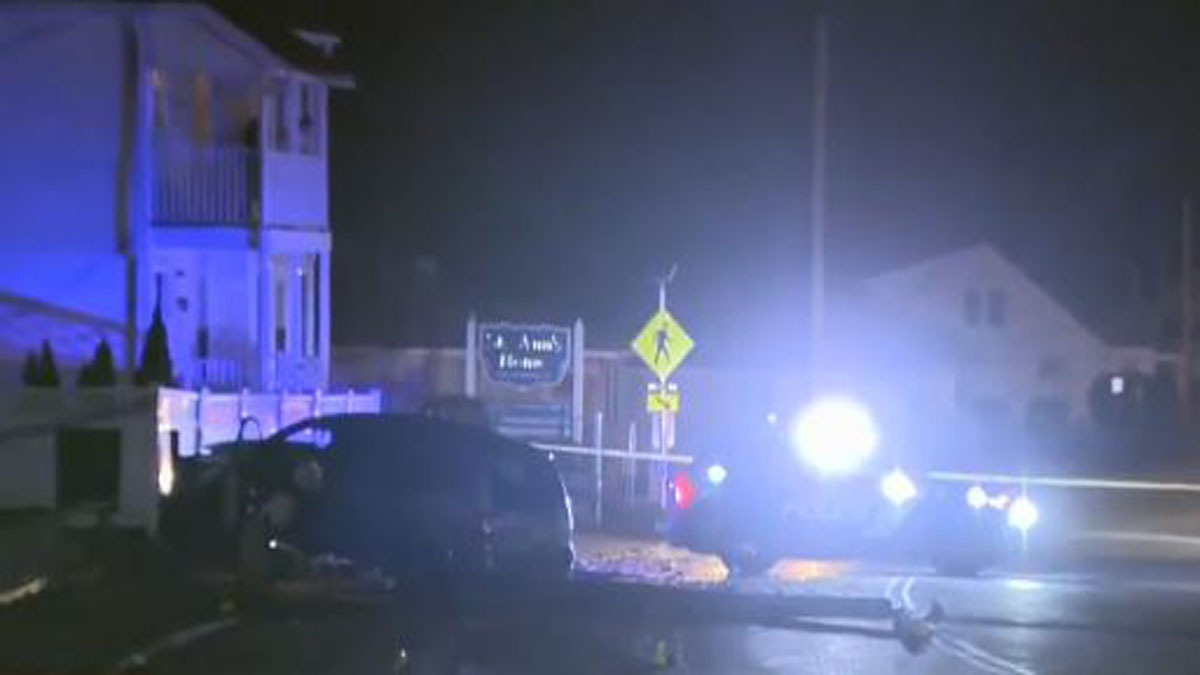 Crews respond to van crash in Methuen