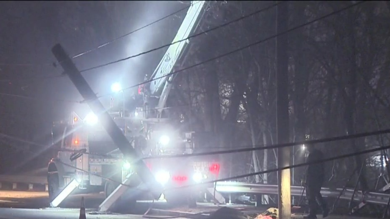 Power outages in Braintree after car crashes into pole