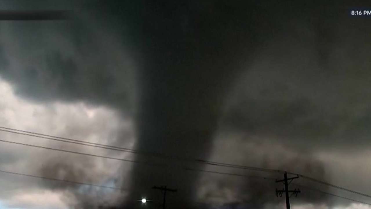 Violent tornado tears through Oklahoma town, damaging 40 homes but ...