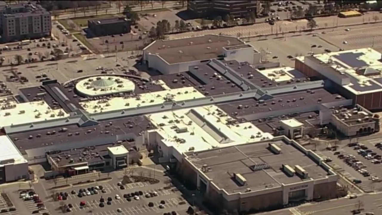 Crews respond to gas leak near Burlington Mall