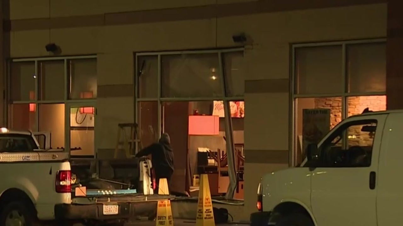 Car crashes into restaurant in Leominster