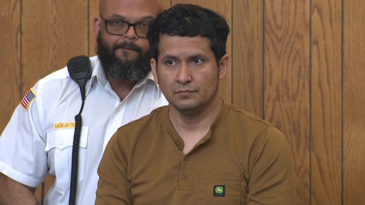 Worcester father charged with leaving 2-year-old in locked car on scorching day