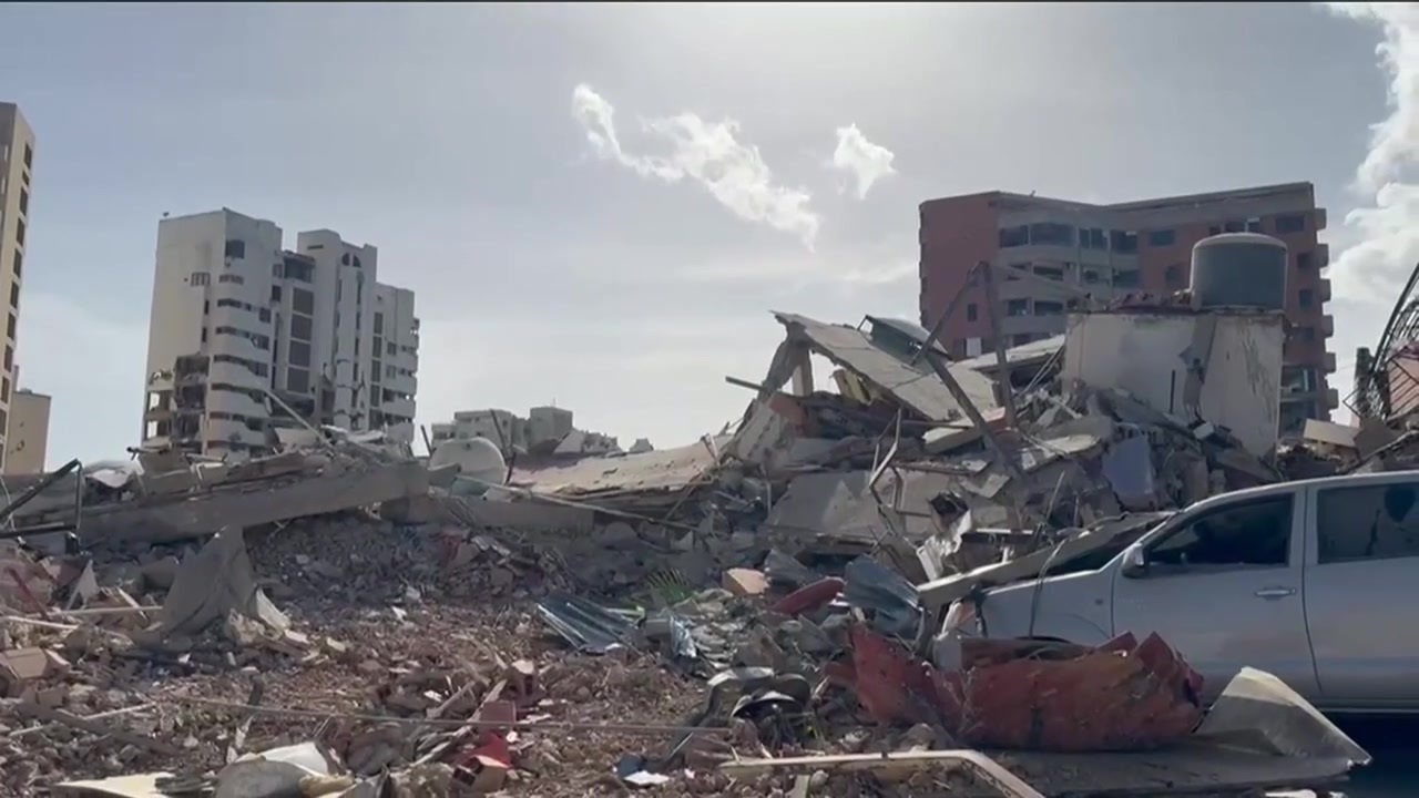 Neighbors dig through Venezuela rubble to search for loved ones after 2 deadly earthquakes