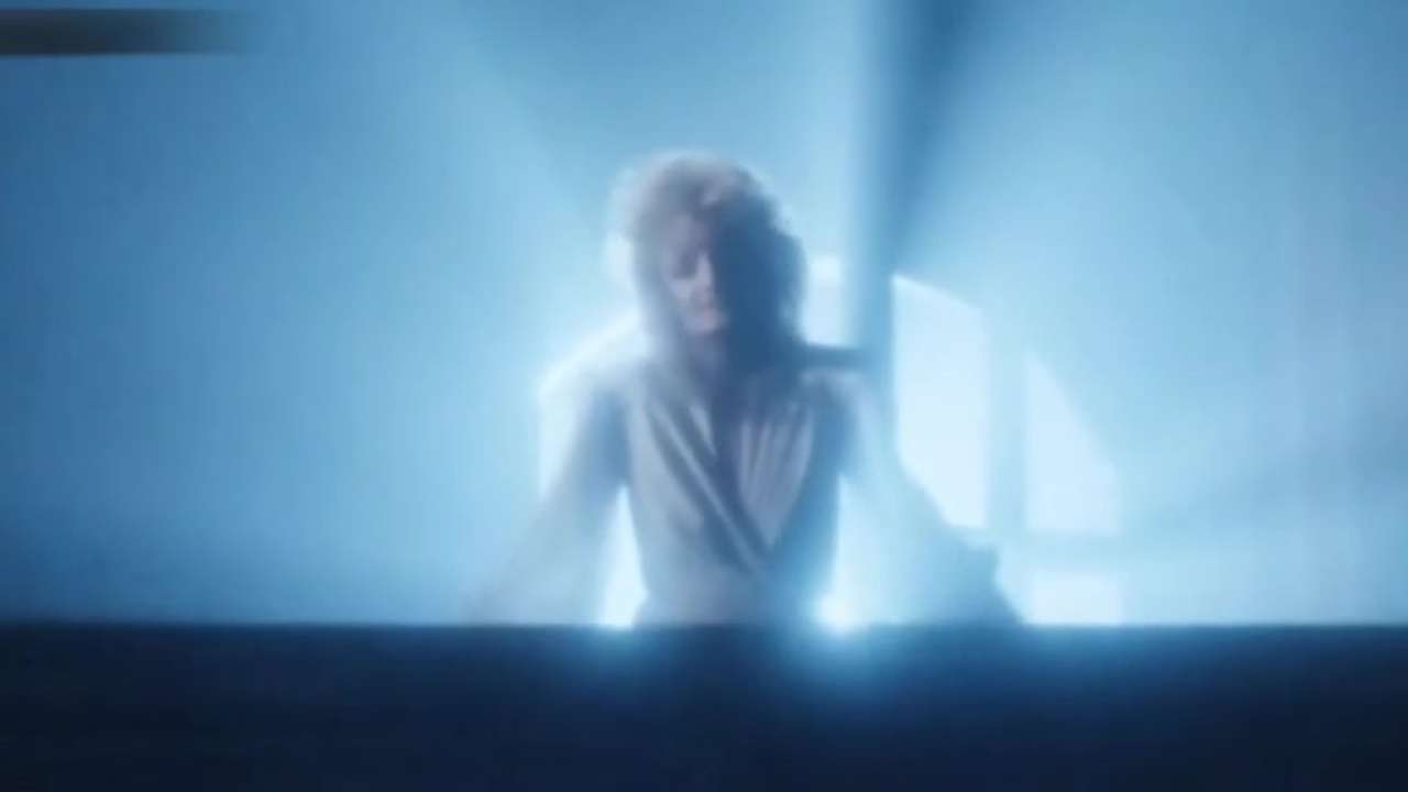 Bonnie Tyler, who topped the charts with epic ‘Total Eclipse of the Heart,’ has died at 75
