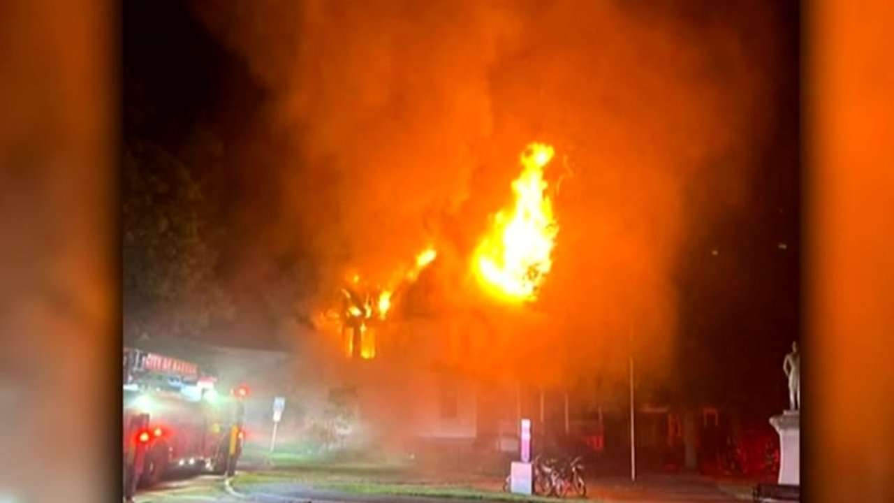 NASHUA, N.H (WHDH) - Crews responded to the scene of a raging house fire in Nashua Tuesday morning that killed two people.Flames could be seen<a class="excerpt-read-more" href="https://whdh.com/news/2-dead-in-nashua-house-fire/">Read More</a>
