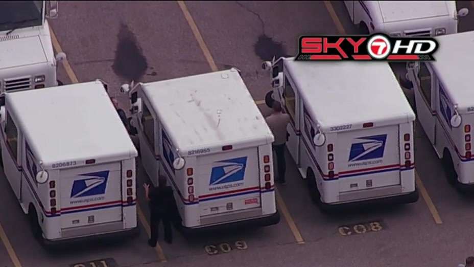 BILLERICA, MASS. (WHDH) - Police are searching for a suspect after a postal worker was robbed at gunpoint in the parking lot of a USPS<a class="excerpt-read-more" href="https://whdh.com/news/postal-worker-robbed-at-gunpoint-in-billerica-mail-key-stolen/">Read More</a>