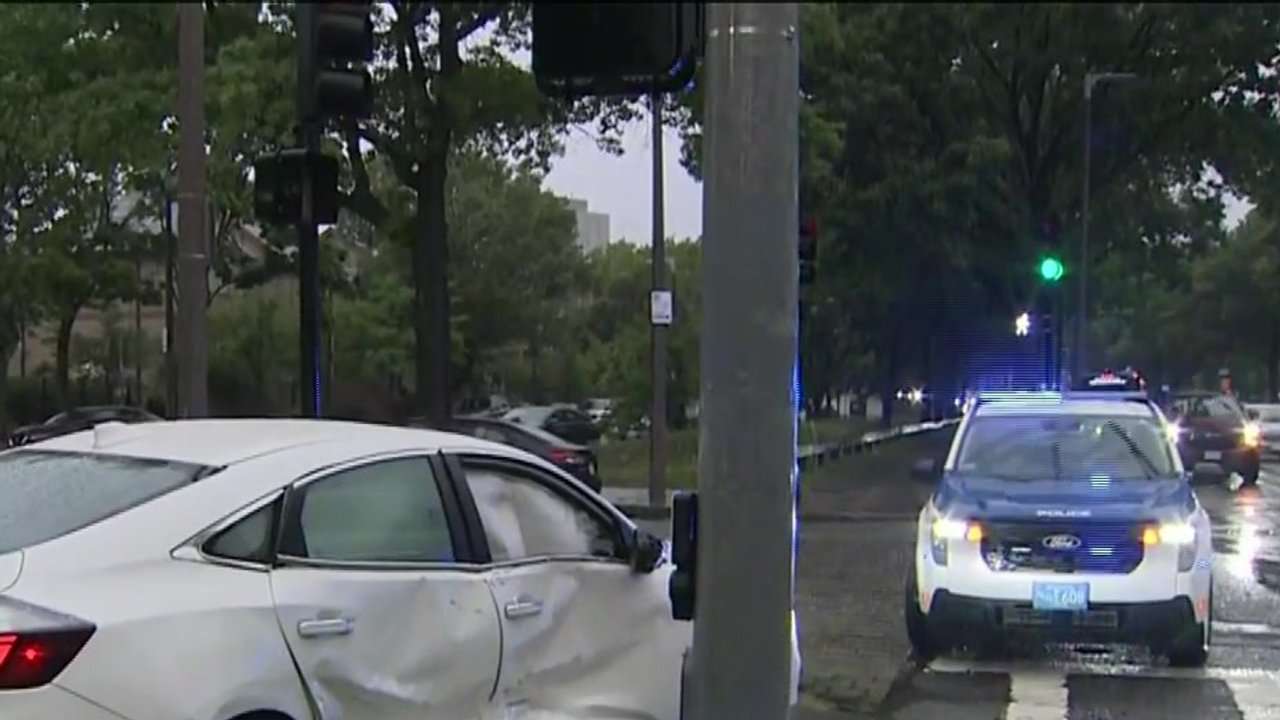 1 hurt in crash involving Boston police cruiser