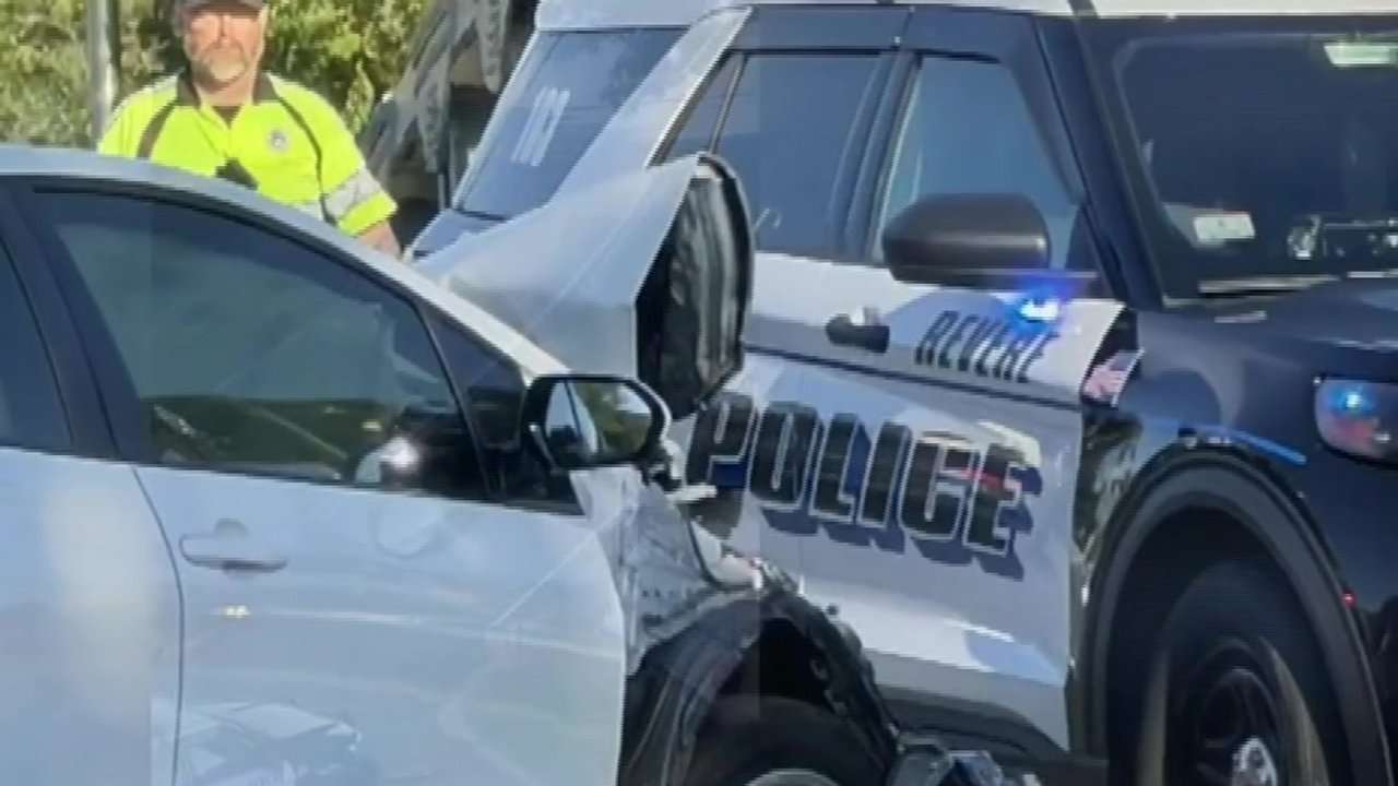 REVERE, MASS. (WHDH) - Two people were hurt after a stolen car crashed into a second car in Revere Monday night, police said. At approximately<a class="excerpt-read-more" href="https://whdh.com/news/2-hurt-when-stolen-car-crashes-in-revere/">Read More</a>
