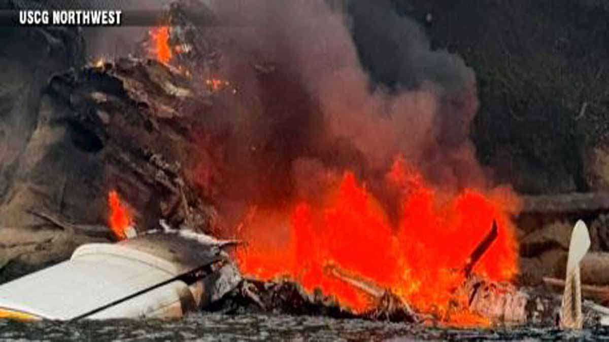 11 people rescued after seaplane crashes off Washington coast