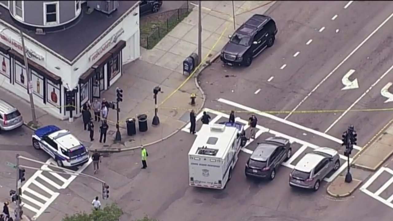Un muerto en un tiroteo en Blue Hill Avenue en Boston.