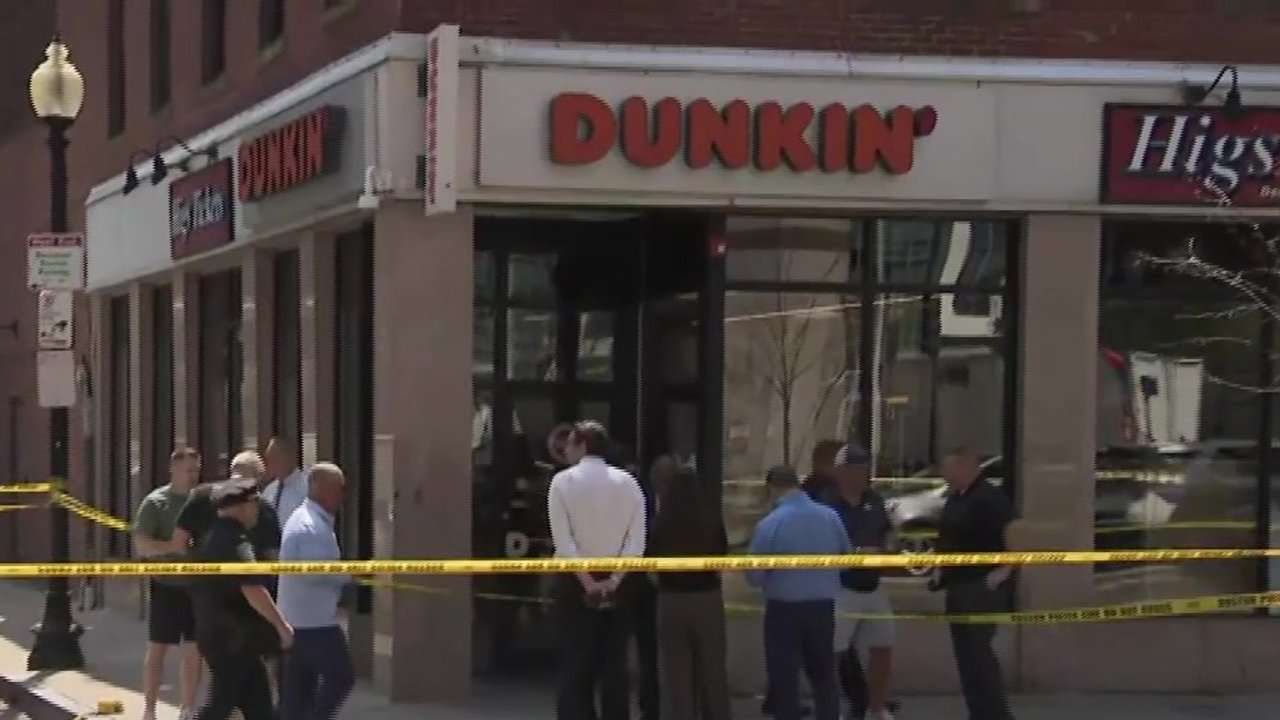 Homicide detectives investigating after 2 stabbed in Boston