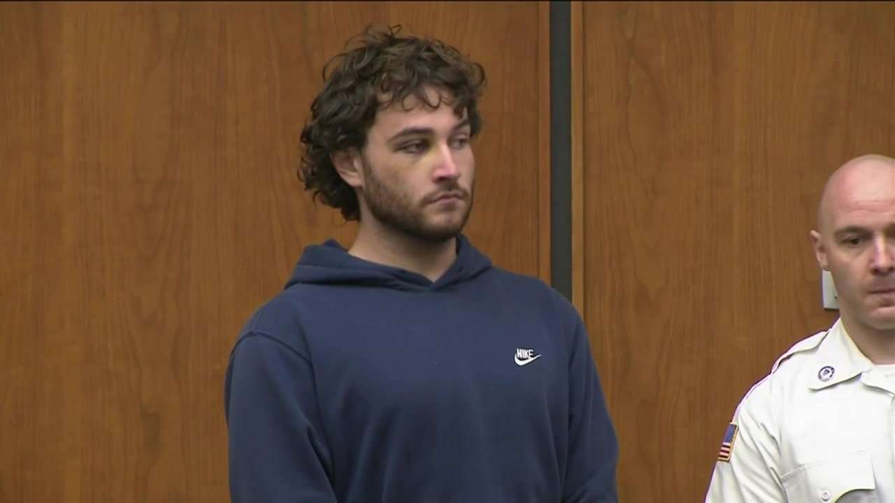 Paxton man charged in deadly OUI crash that killed man, 8-year-old daughter in North Reading