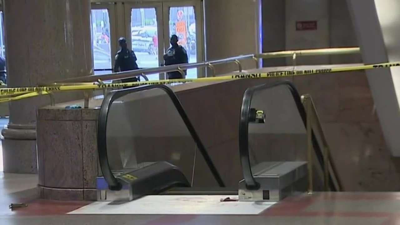 Boston police searching for suspect after deadly stabbing at South Station