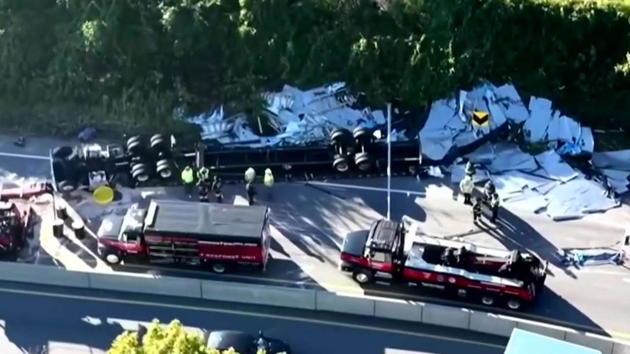 Tractor-trailer crash in Auburn backing up traffic