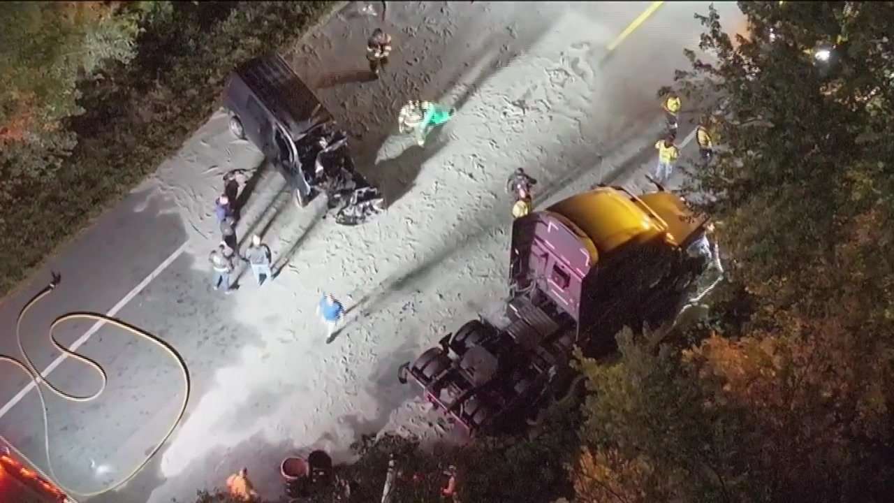 1 killed in Easton tractor-trailer crash