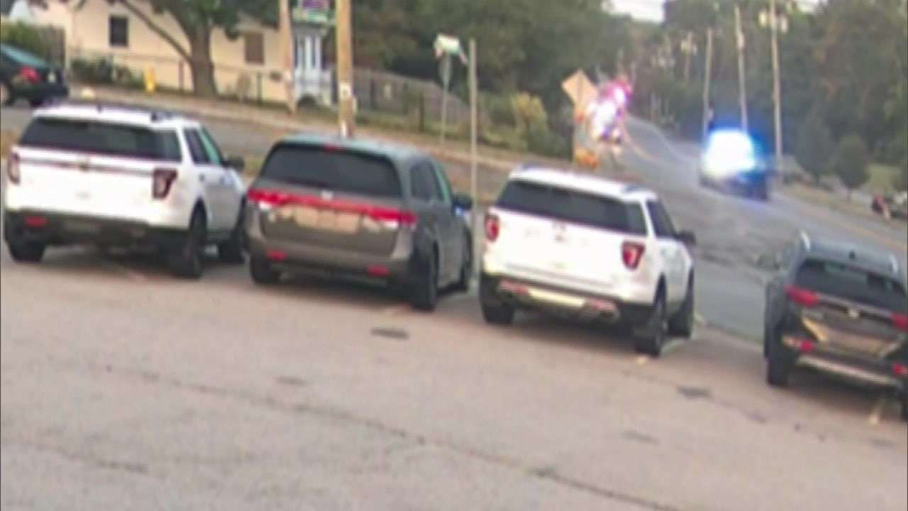 Police searching for suspects accused of robbing Uber driver at knifepoint in Abington
