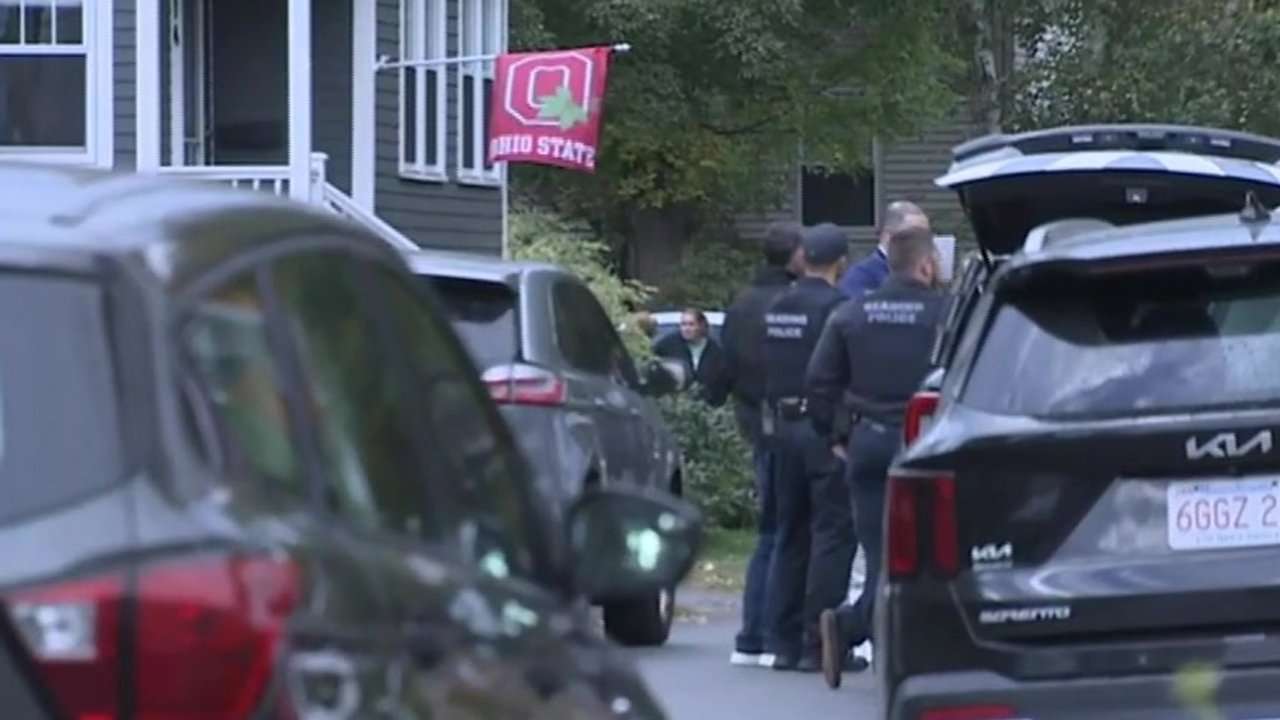 Reading police seeking 22-year-old in connection with mother’s death