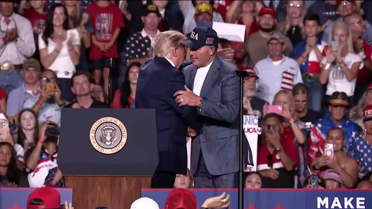 Trump says he’ll award fireballer Roger Clemens the Presidential Medal of Freedom